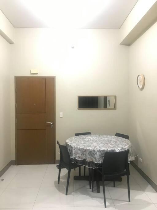 Lovely 2 Bed Room Condo Infront Of Naia Terminal 3 Manila Kültér fotó