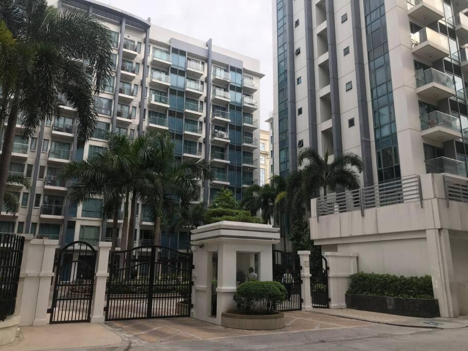 Lovely 2 Bed Room Condo Infront Of Naia Terminal 3 Manila Kültér fotó