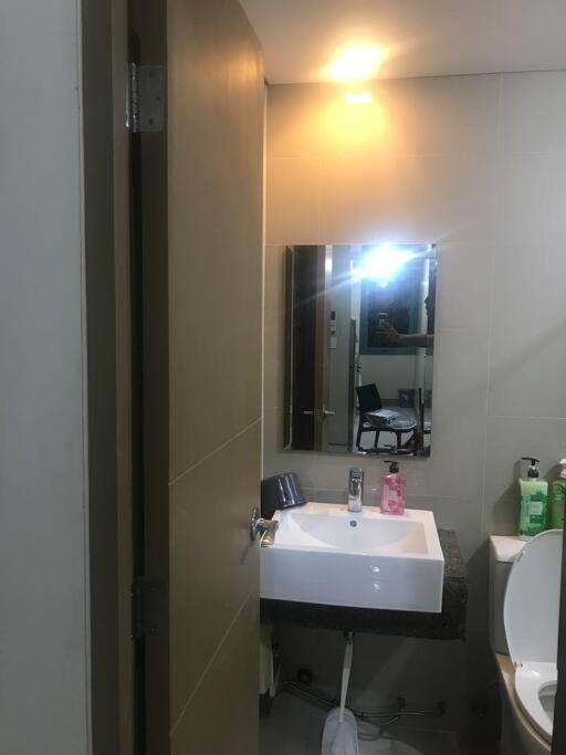 Lovely 2 Bed Room Condo Infront Of Naia Terminal 3 Manila Kültér fotó